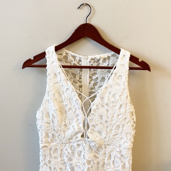 Tea & Cup Los Angeles White eyelet lace v neck halter mini dress cocktail Medium - Picture 8 of 12